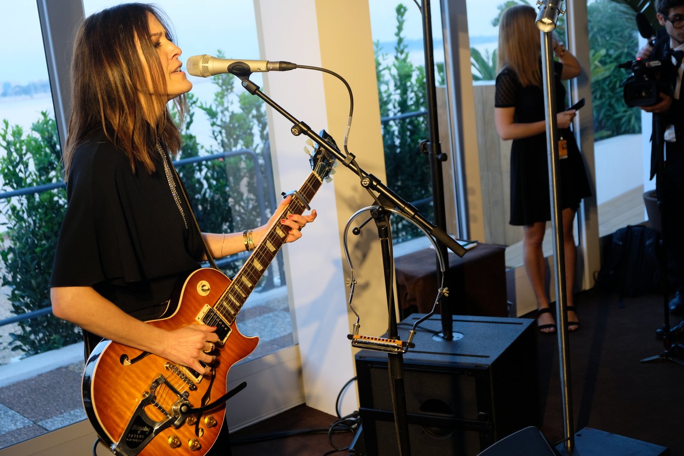 Keren Ann en live au Wine Bar Mouton Cadet