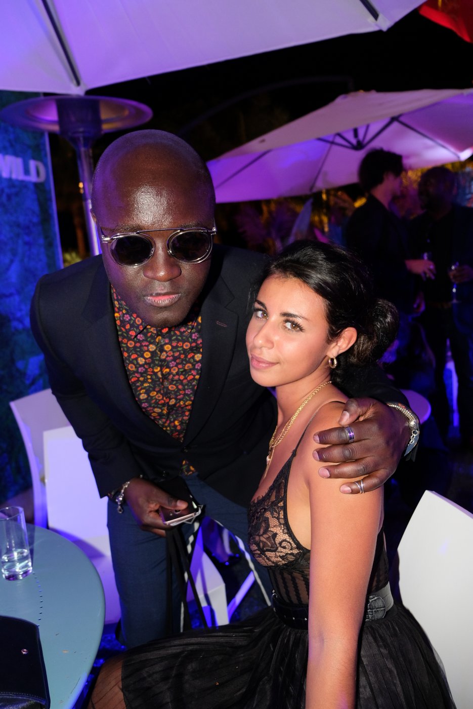 Harvey Ambomo et une amie