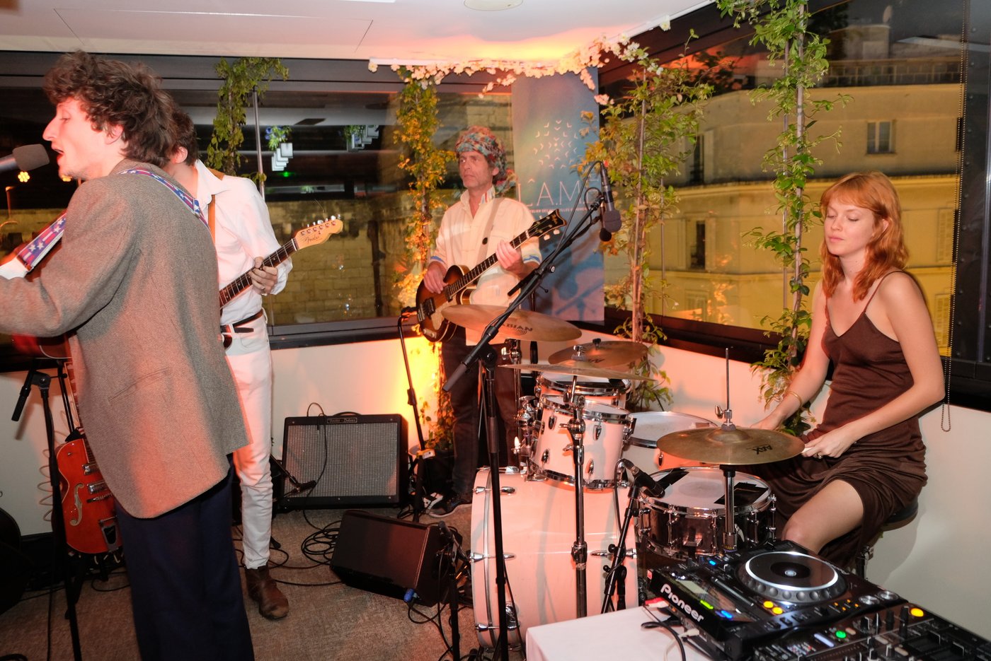 Le groupe Oracle Sisters le resident band de l AME