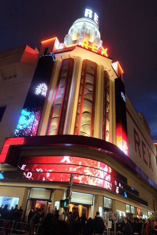 Le Grand Rex bourdonne ce soir, toute une génération vient saluer les 15 ans du Label Electro de Justice, Cassius, Kavinsky et de son fondateur Busy P