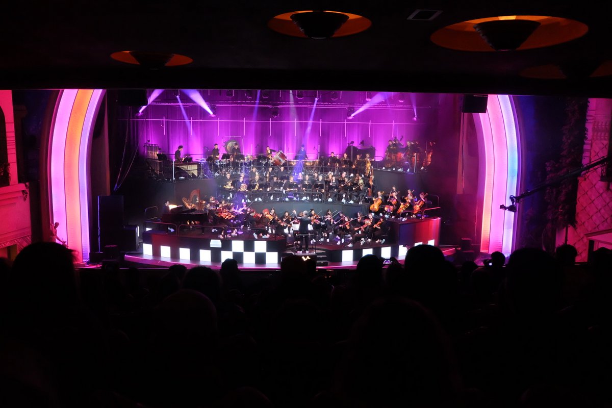 Dans l'écrin sublime du Grand Rex, la musique de Mehdi, Oizo, Justice ou Breakbot prend des airs de musique de film, le lien est fait entre le cinéma et l'un des labels phare de la French Touch