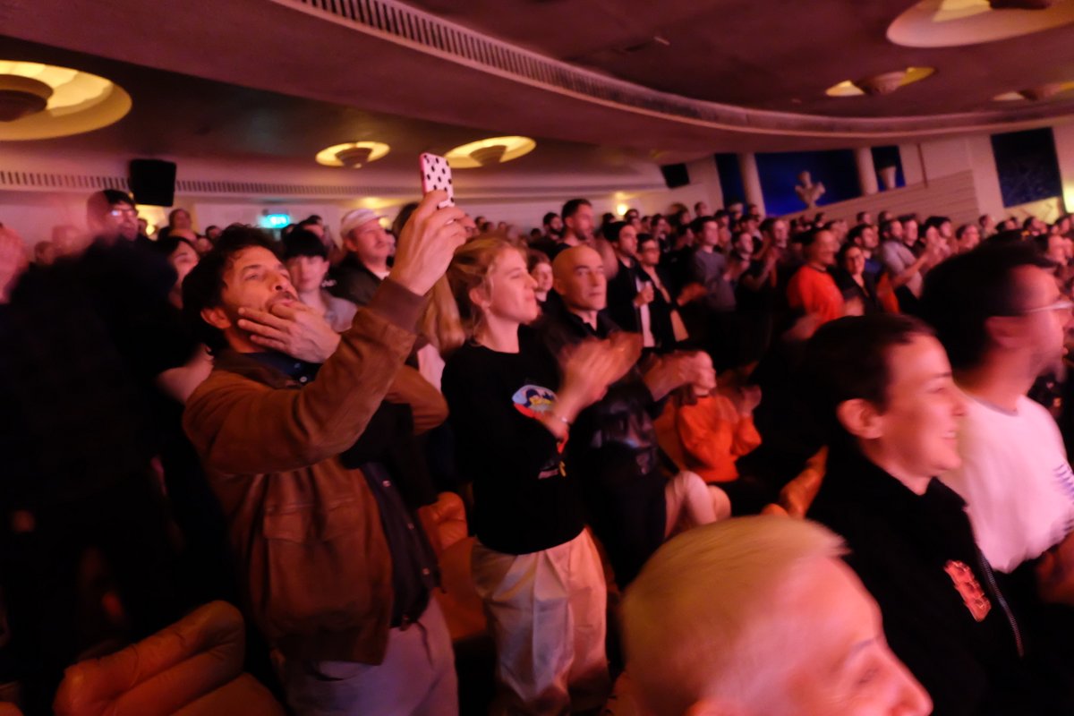 la stand up ovation des membres d ED BANGER en fin de concert