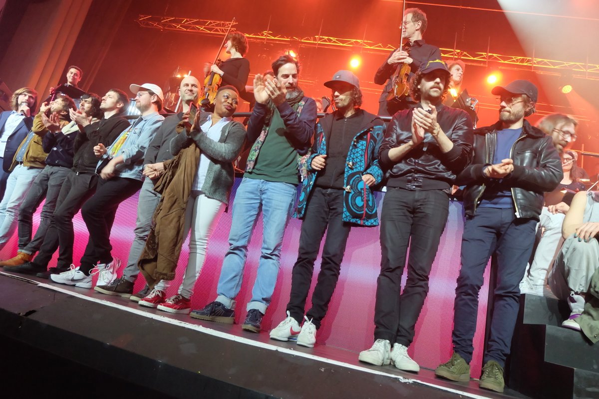 Gaspard de Justice , Jess de 10Lec6 applaudissent l'Orchestre Lamoureux et le chef Thomas Roussel