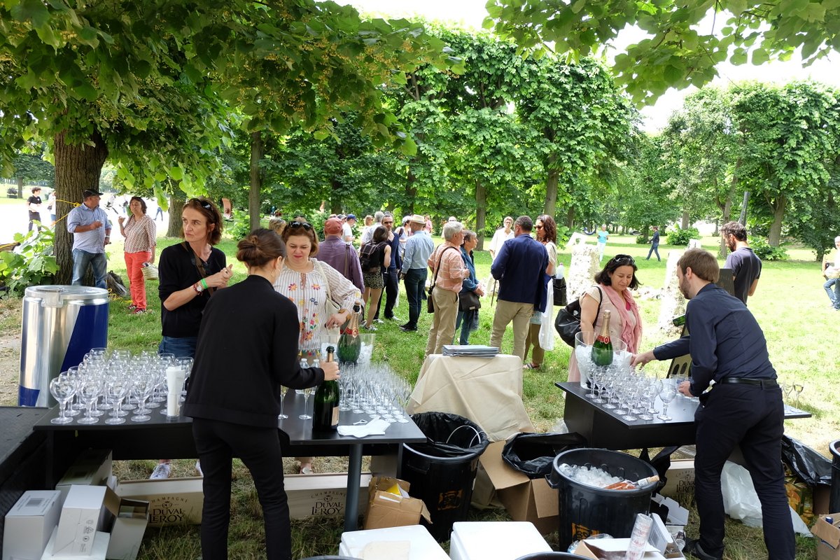 Il est midi, il fait beau et chaud, les bulles sont délicieuses...