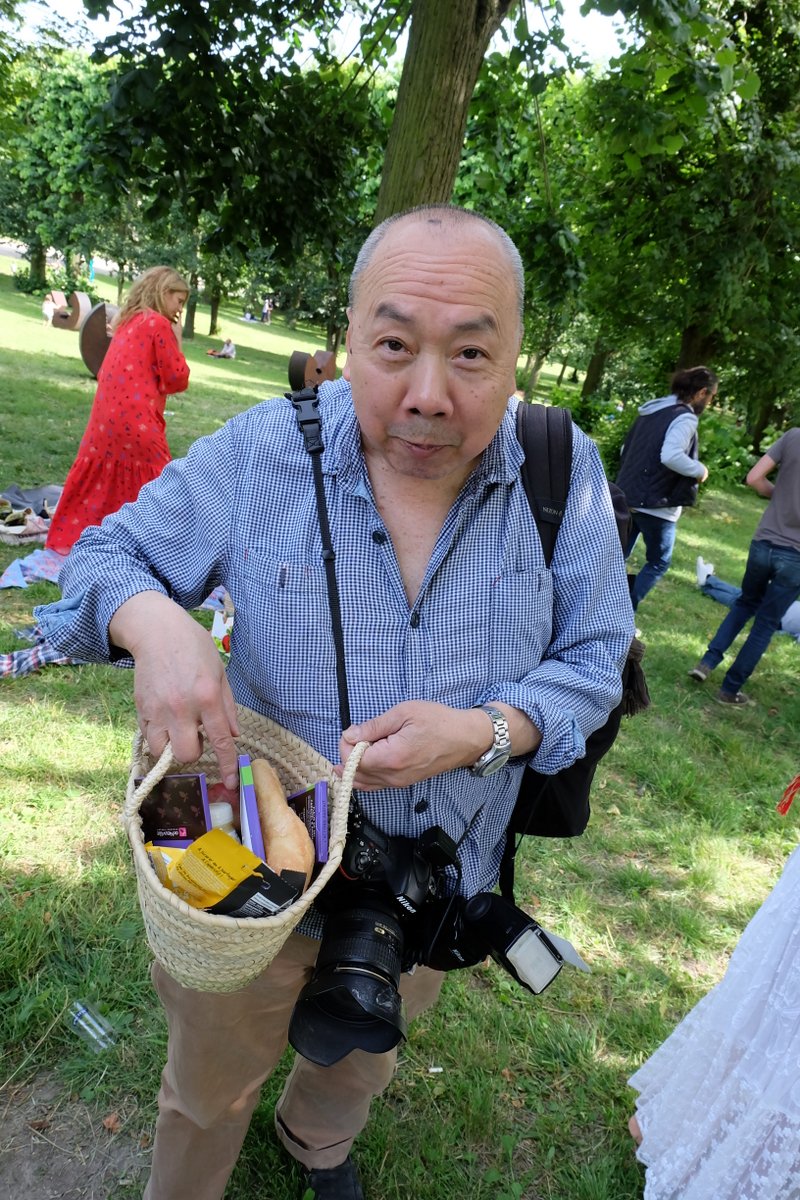 Foc Kan vide son sac pique nique sans lacher son Nikon