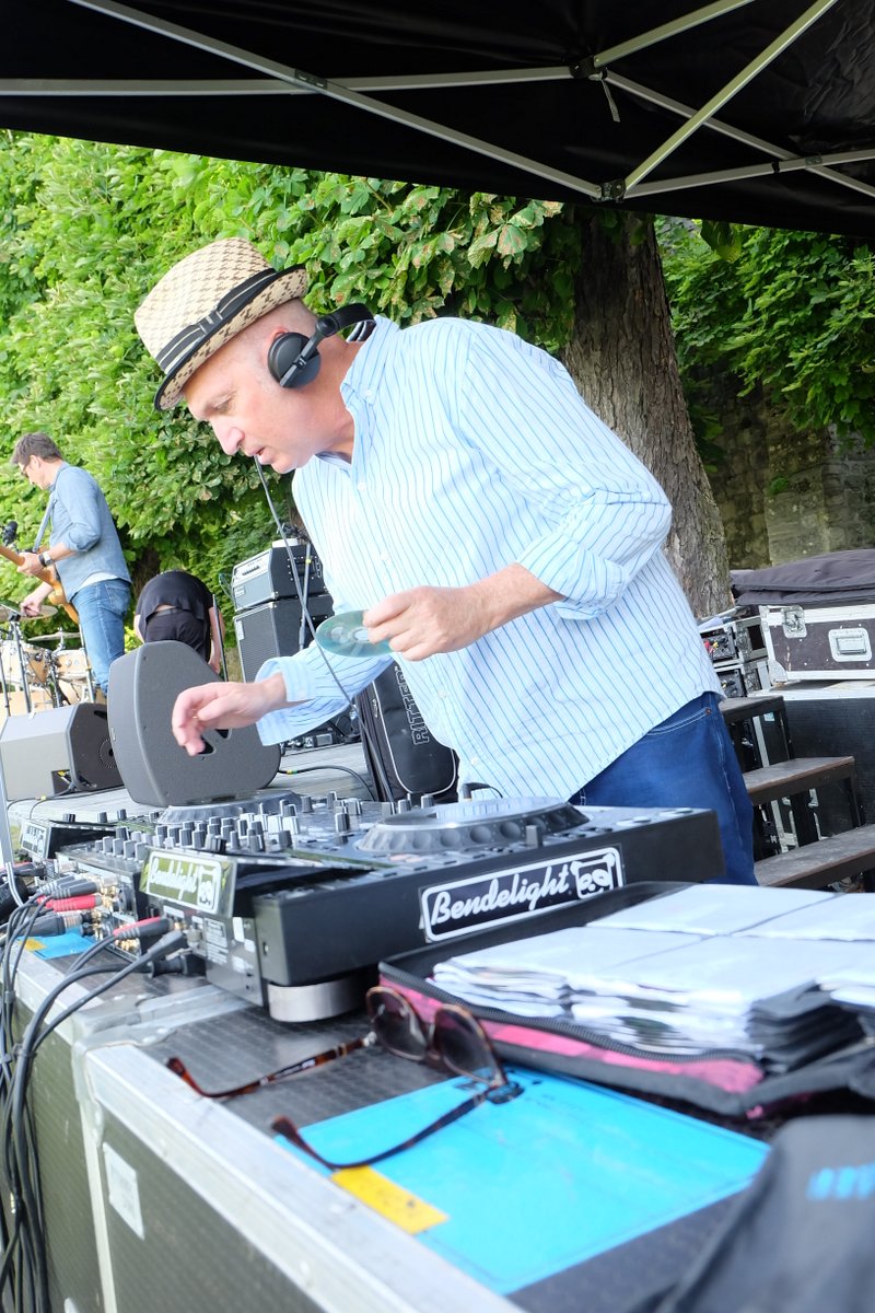 Philippe Cohen Solal jour une House entre Jamaique et Bresil, de la Favela a Kingston... les Beatles en version DUB