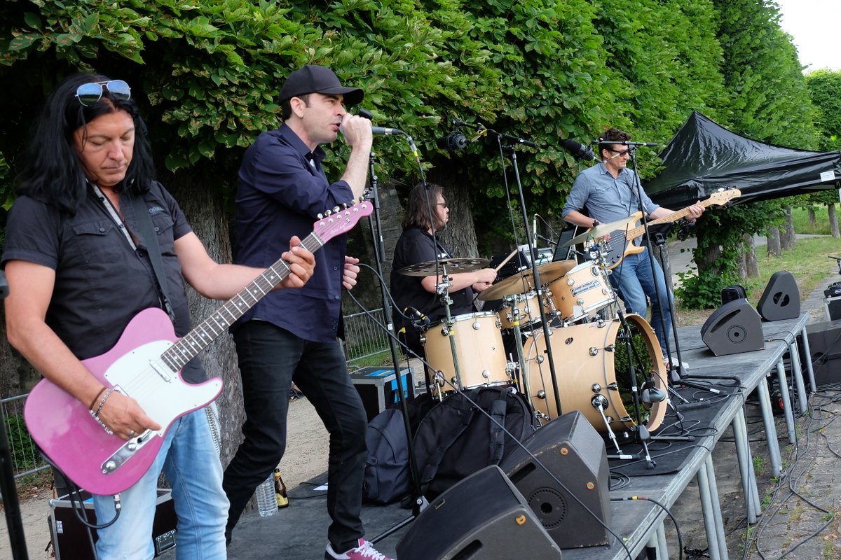 Le groupe ELES de Lucas Scali ferme le bal avec ses chansons pleines de sentiments.