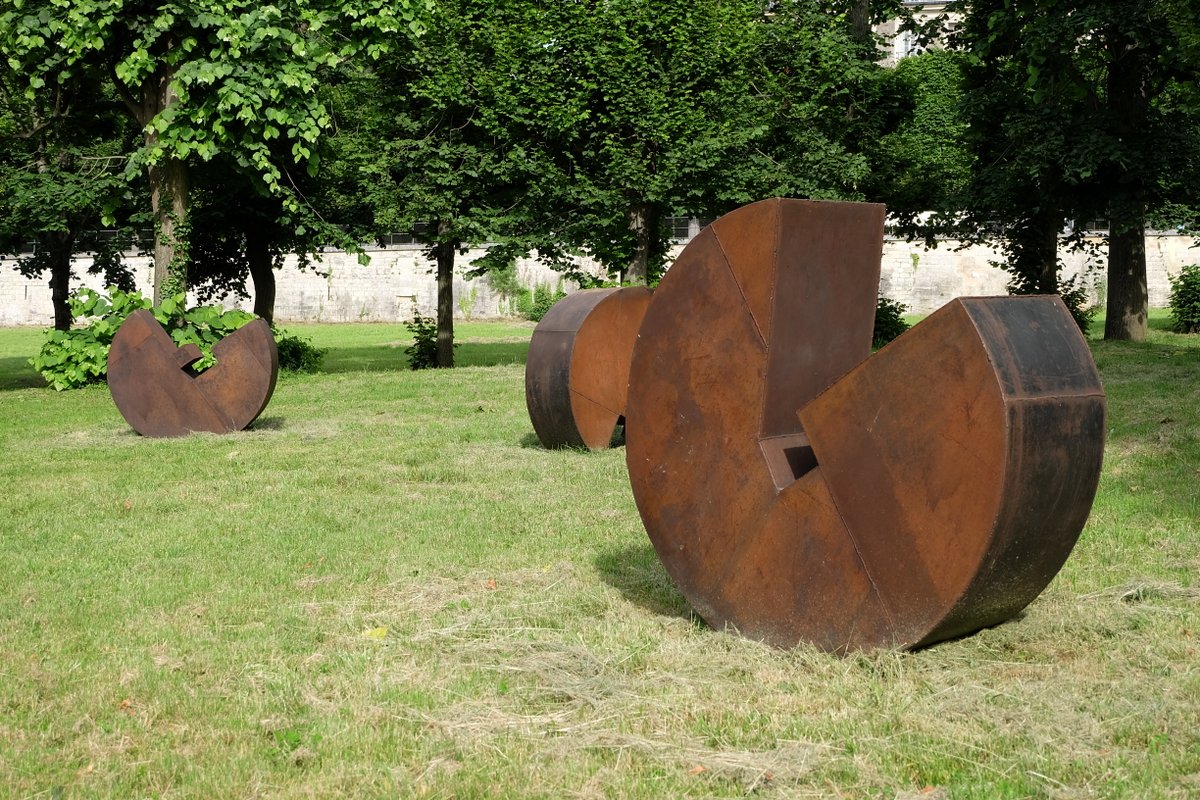 les sculptures dans l'ecrin magnifique de St Cloud by © David Vanorbeek