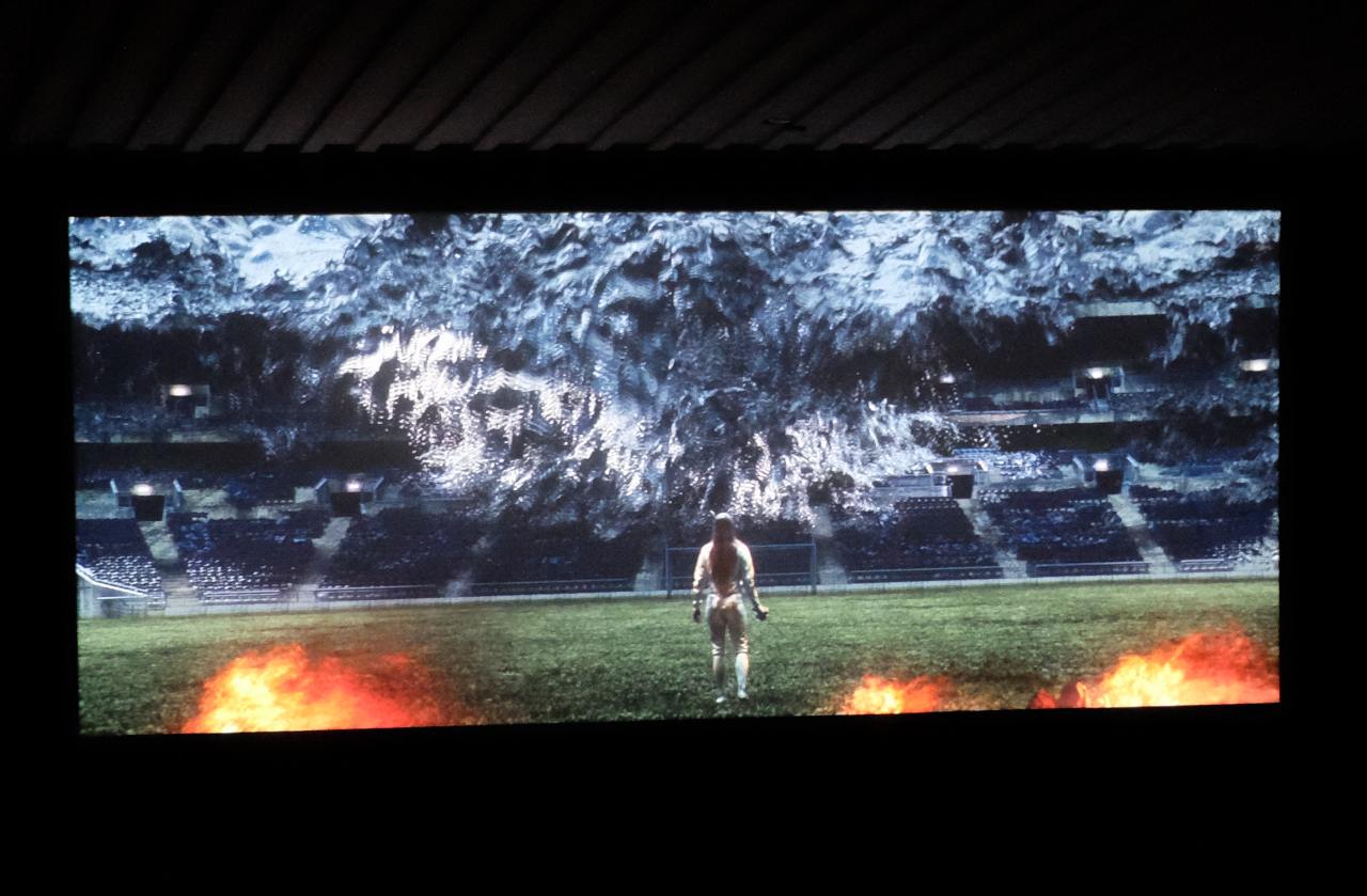 Les images du clip KCPCK "the End" réalisé par Loic Andrieu pour Soldats films. Un fleuret face à une coulée de lave...