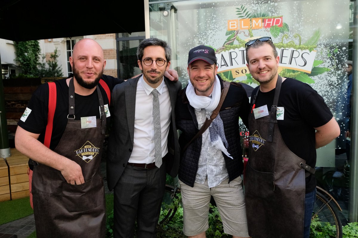 Mathieu vainqueur de l'édition 2017 entouré de Romain le MC et de Marc et Jérome.