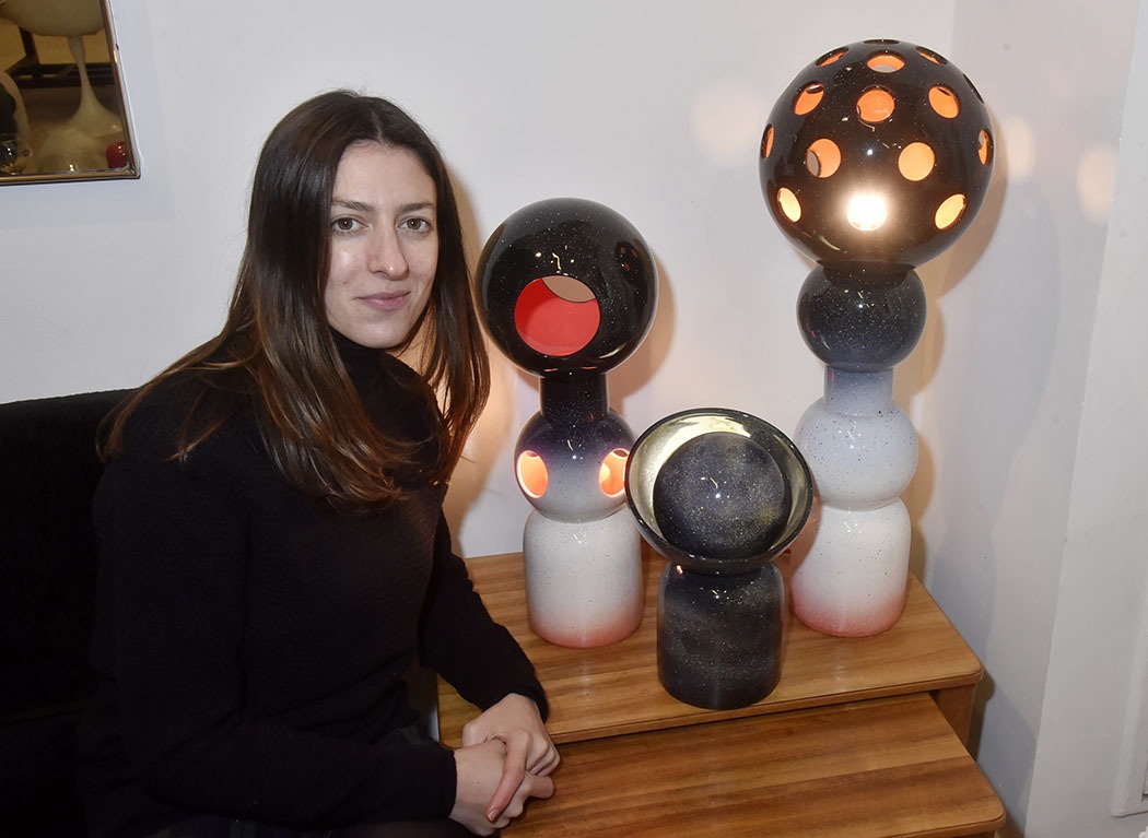 Villa Arev crée et astique ses lampes aladines