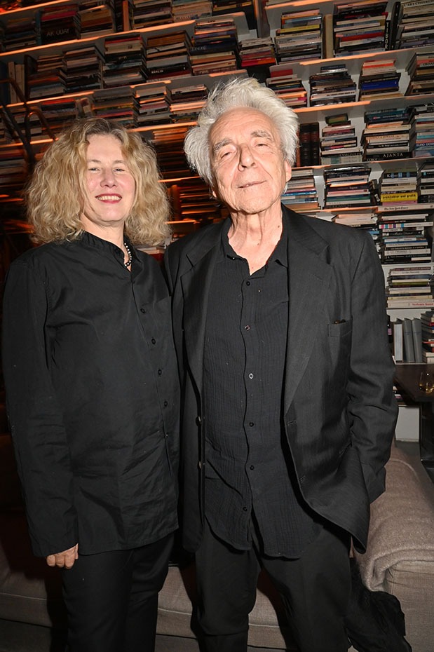 A la Librairie 7L Ex Top Model Christine Bergstrom a t elle remis la Cover avec Pierre Grillet ?