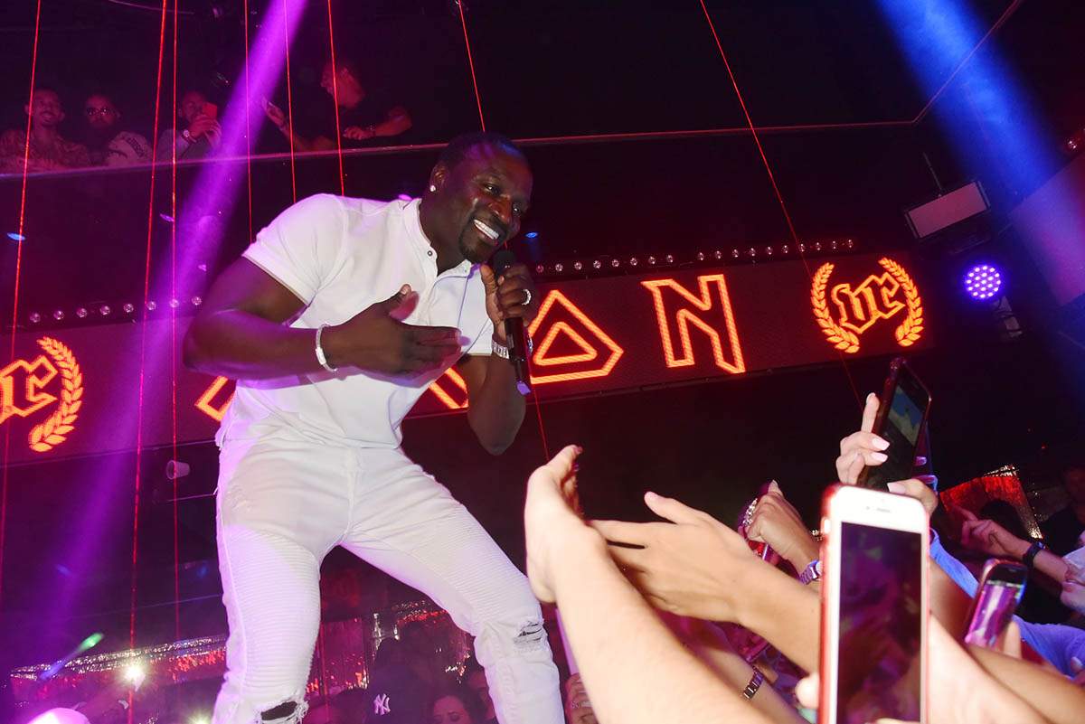 Akon est bien tous ensemble Ce soir