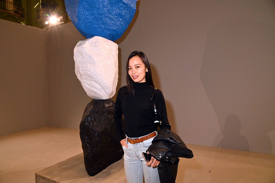 Van Guillemin est presque assortie à ce Cairn, cette pile de gros cailloux