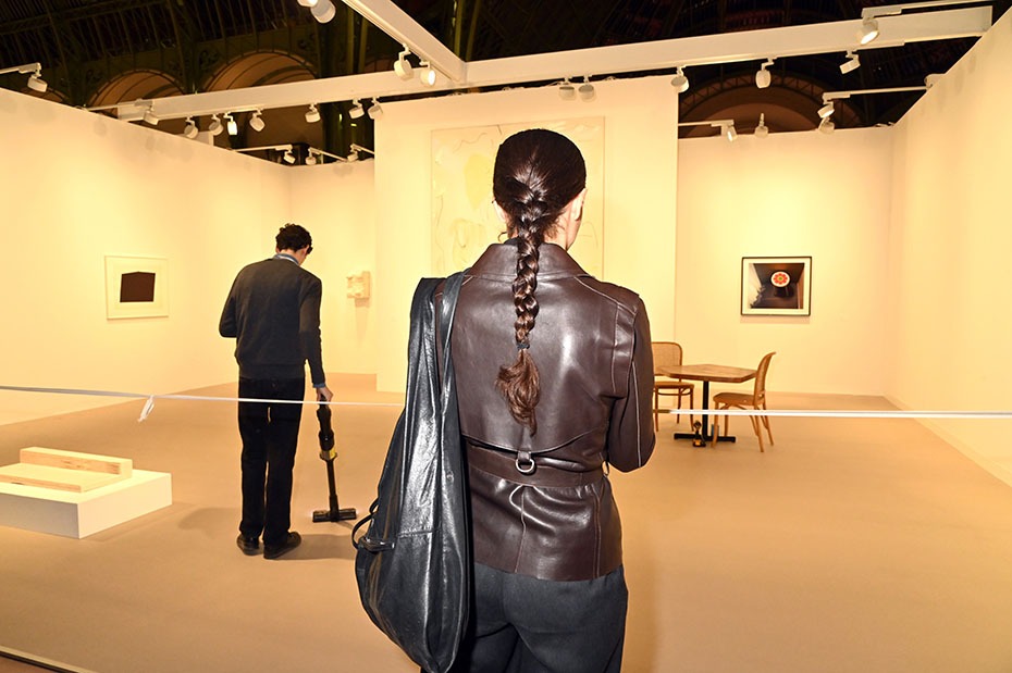 Van Gogh de dos (on reconnait l'homme à l'oreille gauche cassée) copie "L'aspirateur tableau culte de Jean Millet que Vincent admire beaucoup