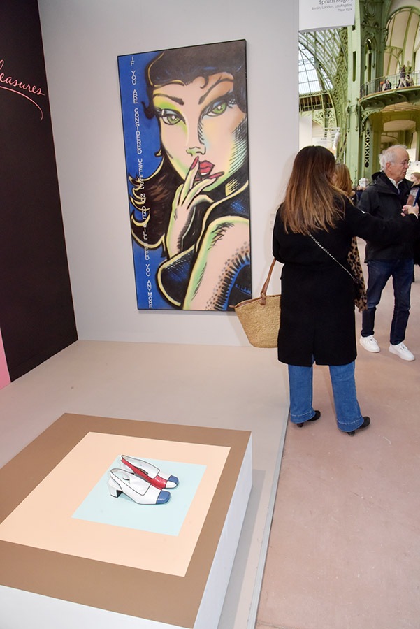 Une Installation Pied nus de sylvie Fleury