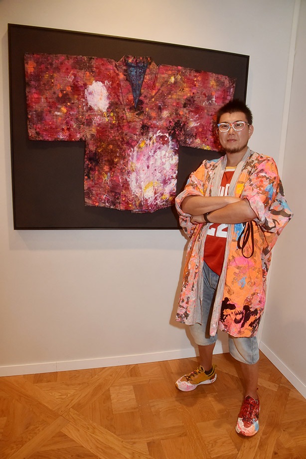 Takashi Hara s'inspire de la période rose d'Yves Klein après son voyage a Tokyo
