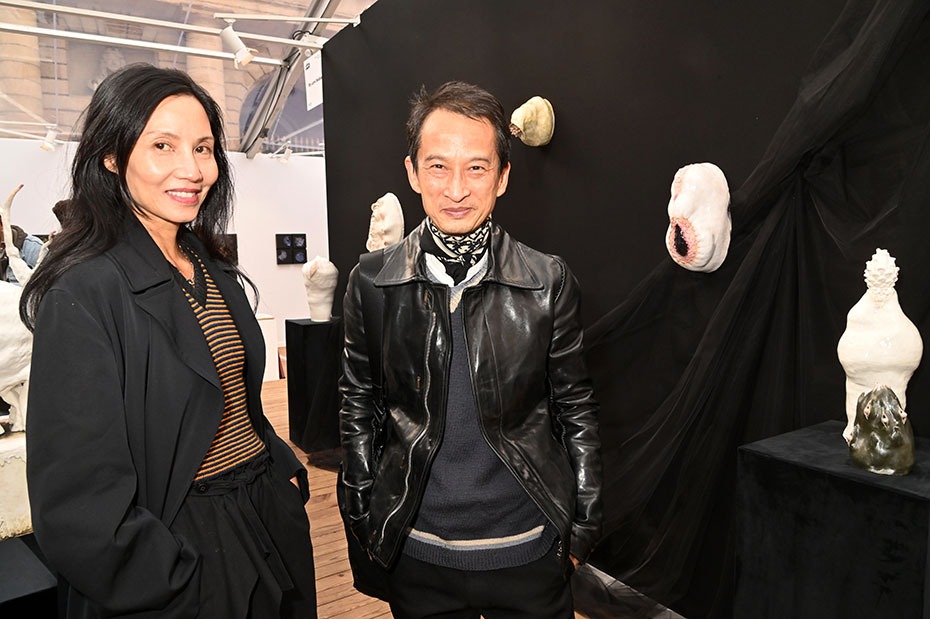 Le Cineaste Tran Anh Hung, et sa muse Tran Nu Yen Khe sont venus humer l'odeur de La Papaye verte dans le stand de Le Thien Bao