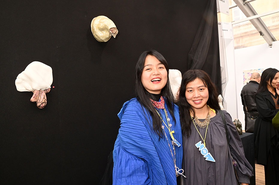 La galeriste Lê Thien Bao, et son artiste Ha My Nguyen !