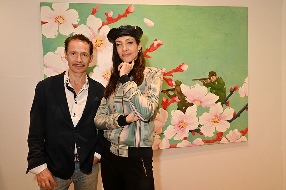 Claudia Carpentierr espere qu'Elie de Rothschid Jr lui offre ce joli tableau floral malgré son rhume des foins