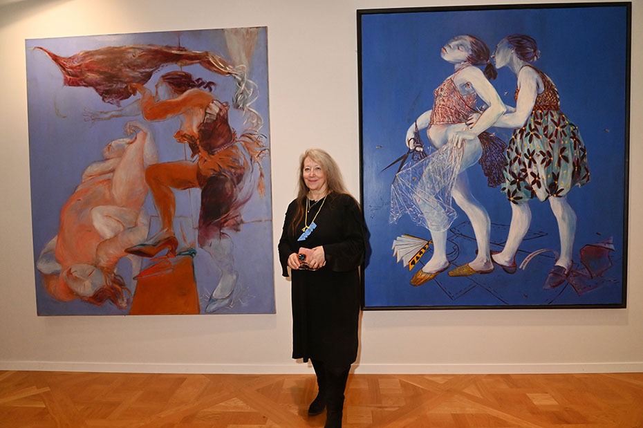 Anita Taylor nous fait de Leonor Fini à la turque