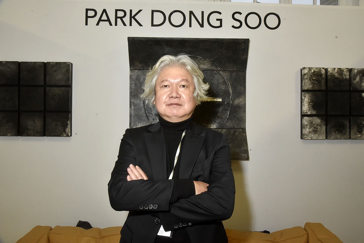 Si vous navez pas reconnu l’artiste coreen Park Dong Soo il va falloir changer d'ophtalmo