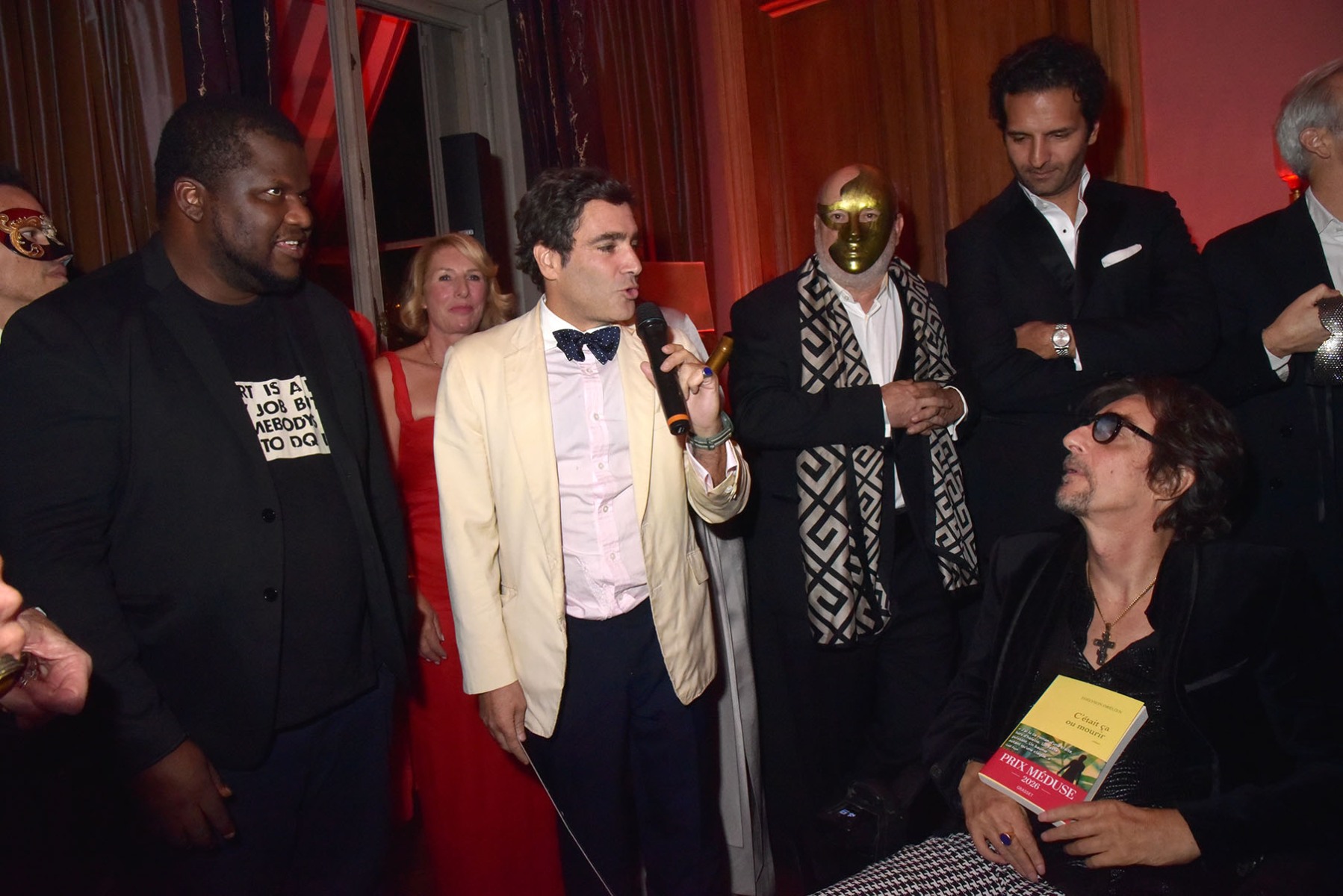 Roulement de tambour, David Frèche Président de La Méduse et le jury (Adele Van Reet, Marc Lambron, Thibault de Montaigu, Bruno De Stabenrath, Gaël Tchakaloff, Anne Berest) vont annoncer le gagnant de cette année !!