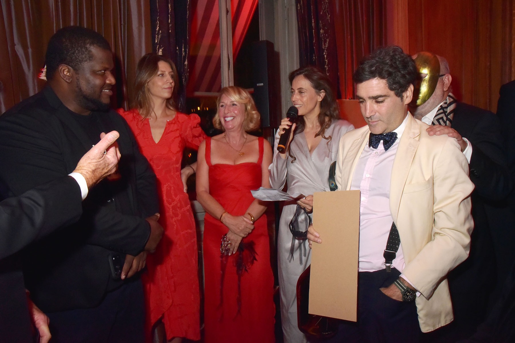 Le gagnant est : Thélyson Orélien pour son book « C'était Ça Ou Mourir »Le jury : Adele Van Reet, Marc Lambron, Gaël Tchakaloff, Anne Berest et le président vont lui remettre un chèque...