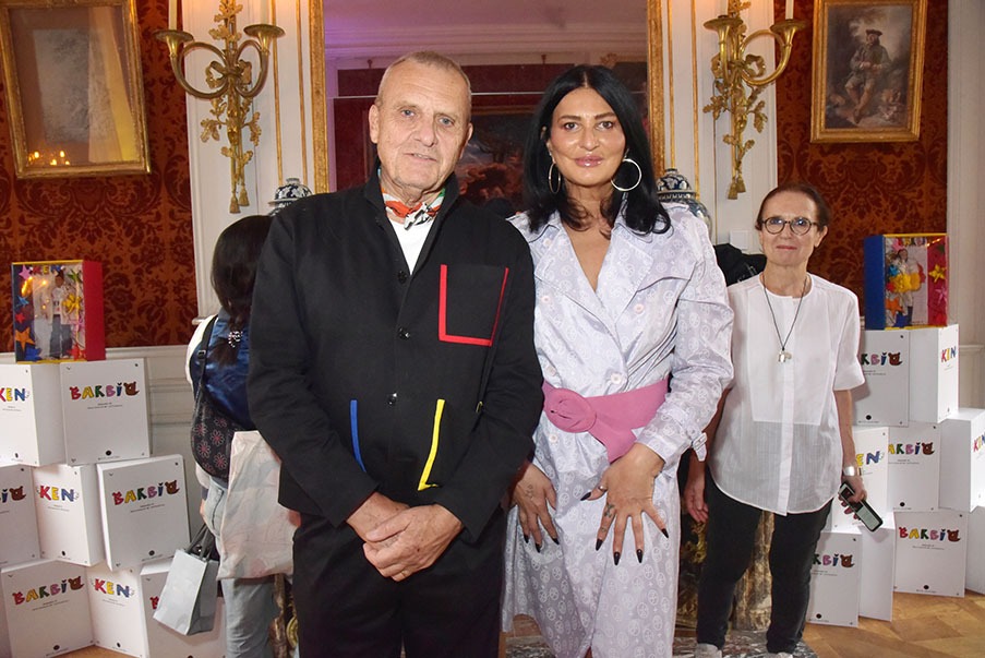 Sylvie Ortega Munos veut sa photo avec le Maitre de la Maison Jean Charles de Castelbajac