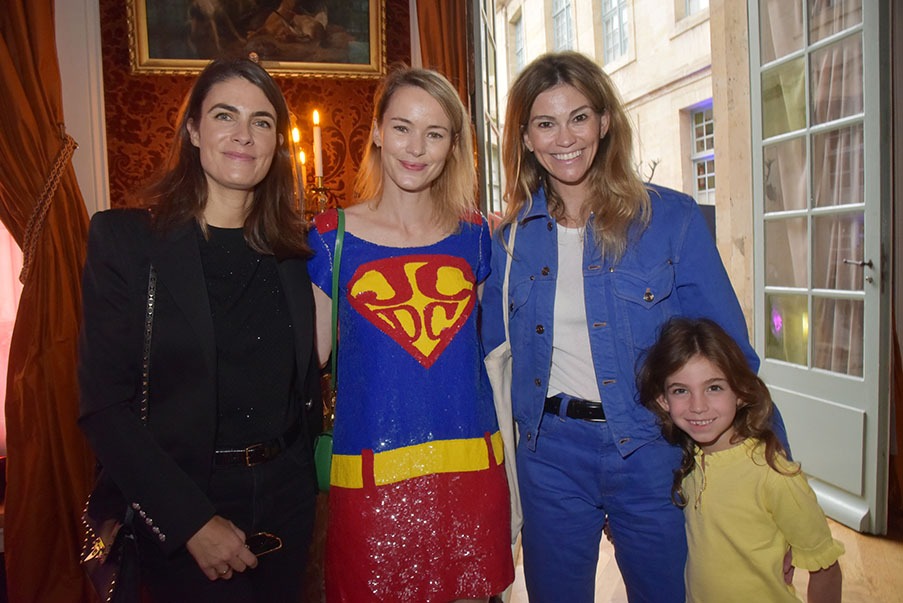 Les 3 mousquetaires women : (L-R) Juliette de Blegiers, Pauline de Drouas, Lorena Vergani et sa mini Barbie de fille