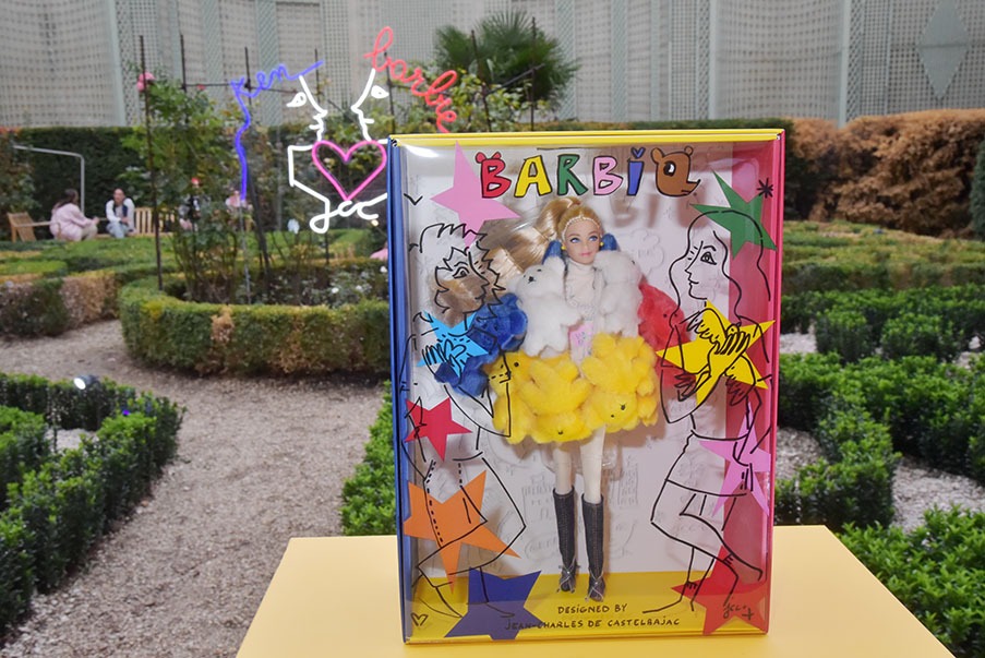 La Barbie by Jean Charles de Castelbajac dans la cour des grands