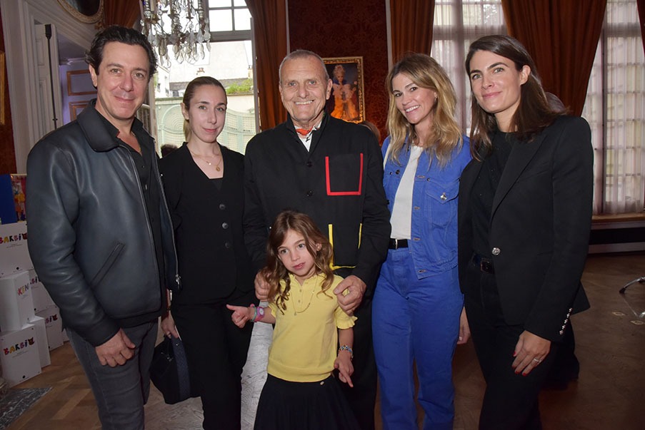 Photo de classe: Boris Brault, Sarah Brault, Jean Charles de Castelbajac, Lorena Vergani (et sa fille) et Juliette de Blegiers