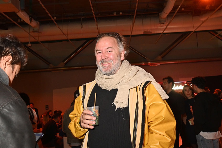 Thmas Hardy en mode gilet Jaune