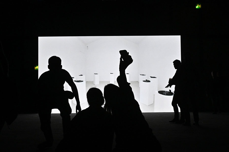 Chez Banghalter cest Camera/Man en ombres chinoises