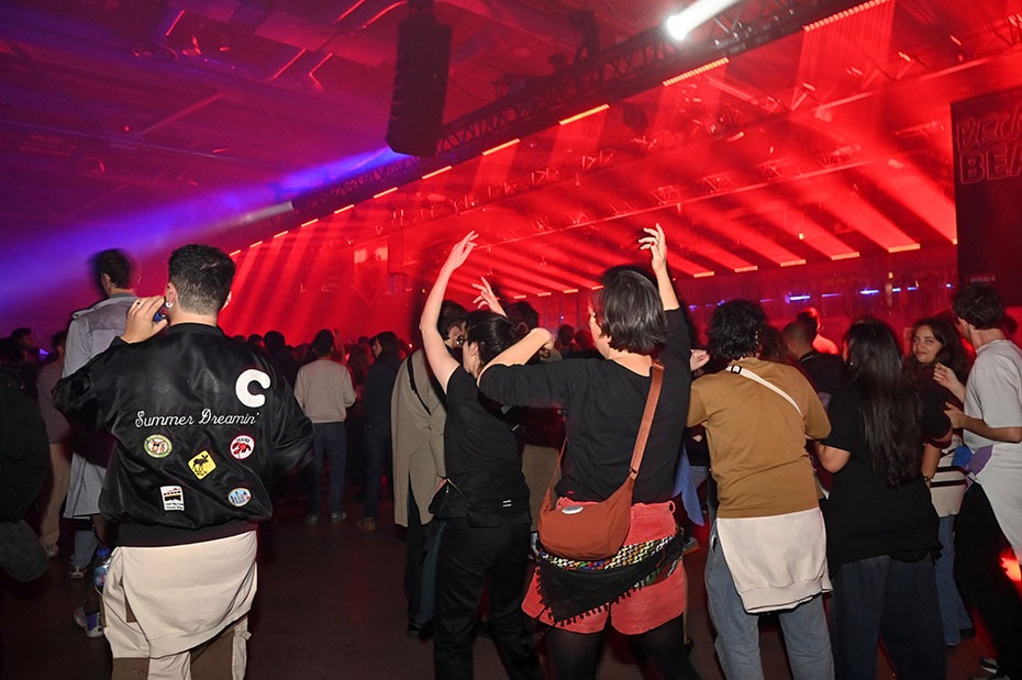 Boum Boum Boum oui c'est bien Busy P aux platines