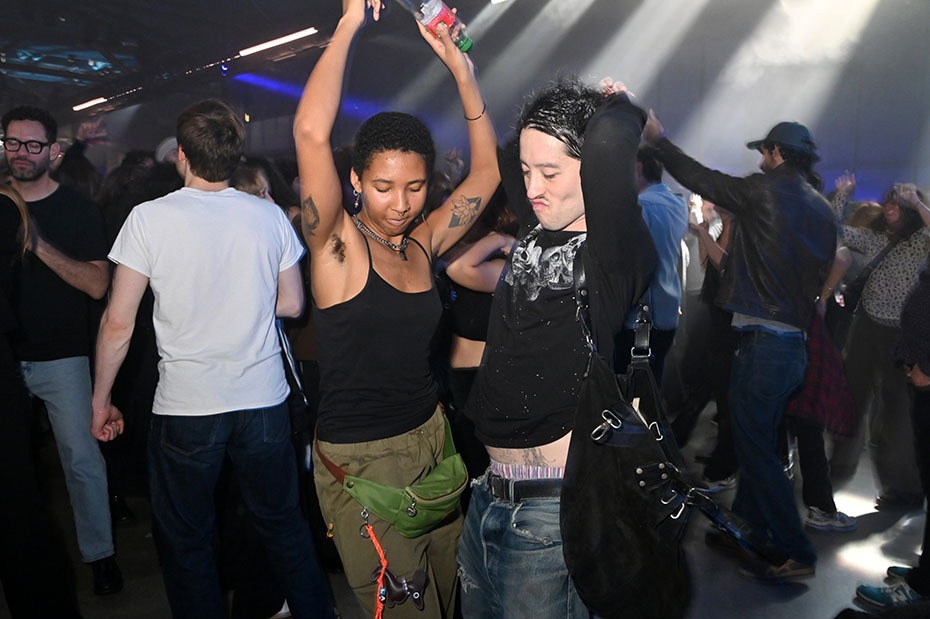 Pedro aux Platines on danse le Chattes Chattes Chattes détonnent