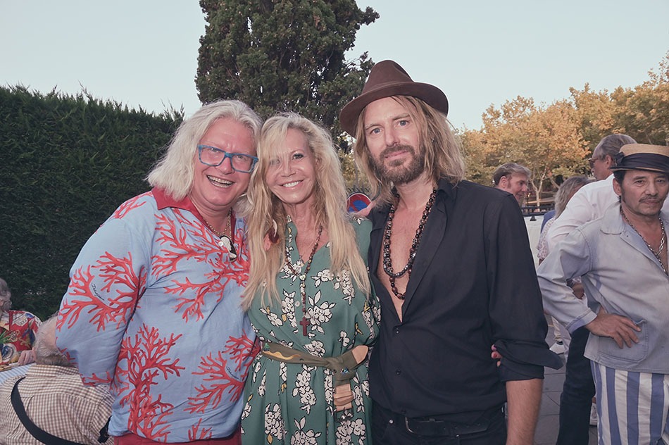 Pierre jean, Fiona et Richard en mode "Les nouveaux hippies de Saint Tropez"