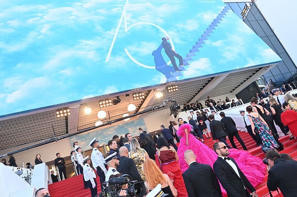 Le red carpet à l'heure d'affluence sans gaz masks ni auswass !! Les selfies restent cependant interdits !