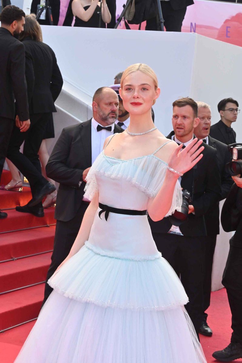 Elle Fanning On la verrait bien se balader tranquille somnambulant dans sa nuisette s'éclairant d'un cierge dans les catacombes du chateau de Dracula