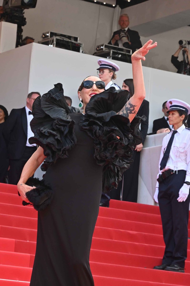 Rossy de Palma en mode black Rossy héroine d'un film de Brian de Palma
