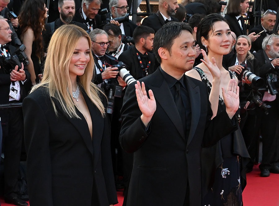 Prix d’Interpretation feminine exaequo Virginie Efira, Ryûsuke Hamaguchi Real de « Soudain » et Tao Okamoto Prix d’Interpretation feminine exaequo avec Virginie Efira