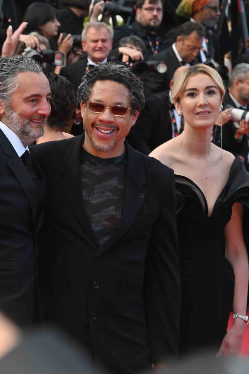 Flanqué d'Anais Adoud Joey fait sa grande Starr sur le tapis rouge !