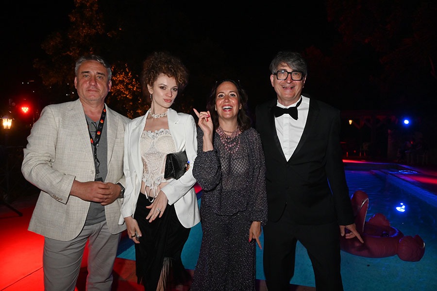 « TITANIC OCEAN » PARTY VILLA DES MINISTRES: Cristian Gugu, Julia Feller, Jennifer De Broglie and Olivier Legrand pas décidés à se jeter dans le bain