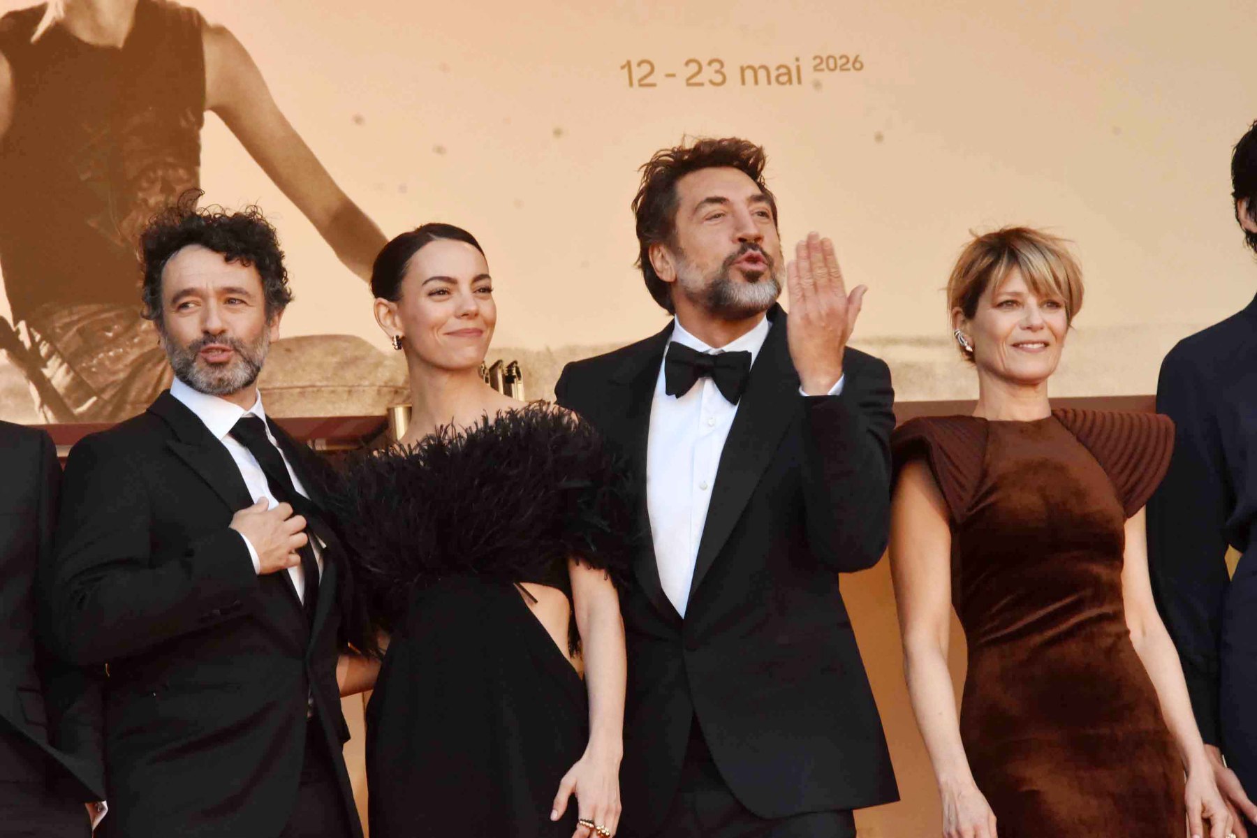 EL SER QUERIDO Red Carpet : Javier Bardem vous envoie des caisses de Besos