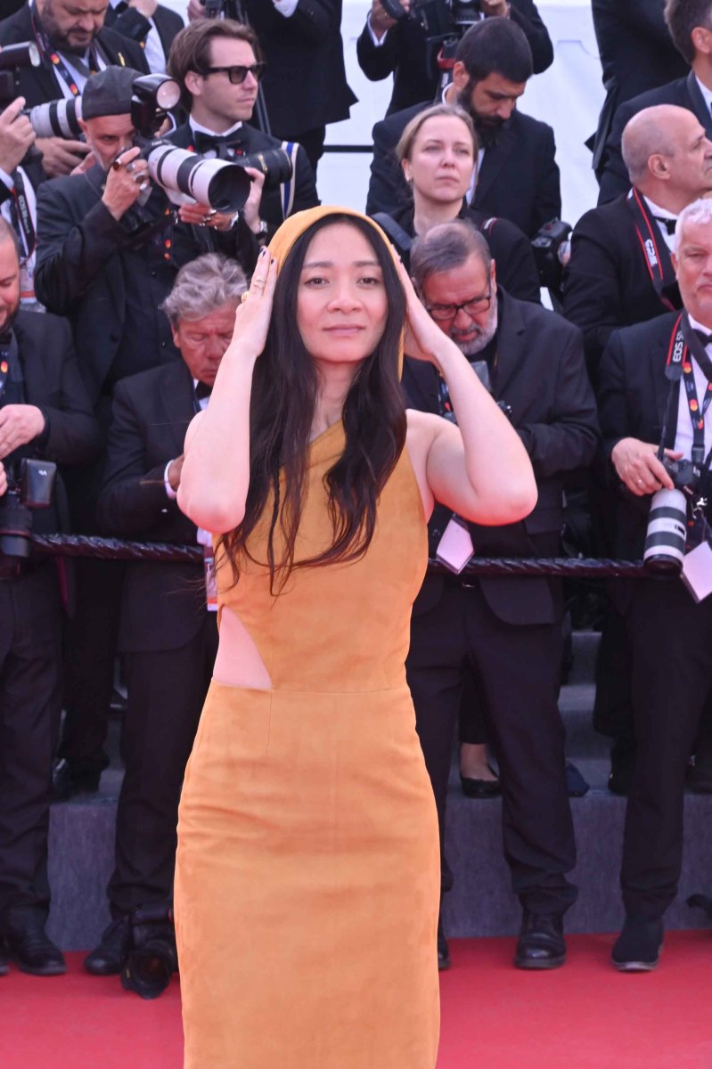 Fatherland: Chloé Zhao en petit Chaperon Jaune