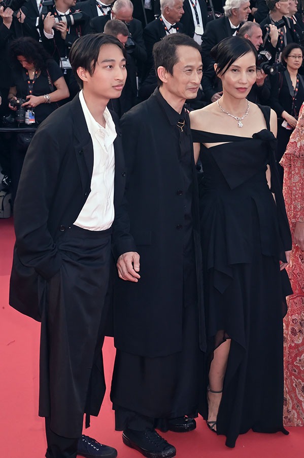 Cannes Film Festival 2023 Prix Special du Jury Tran Anh Hung pour "La Passion de Dodin Bouffant" sa femme l'actrice Tran Nu Yen Khe qu'on a vue dans "L'odeur de  la Papaye Verte" et leur fils