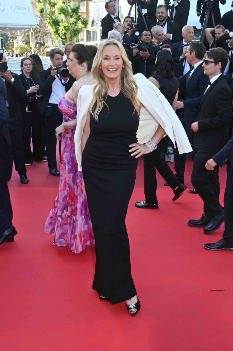 Estelle Lefebure qui sort du Cinema positif awards