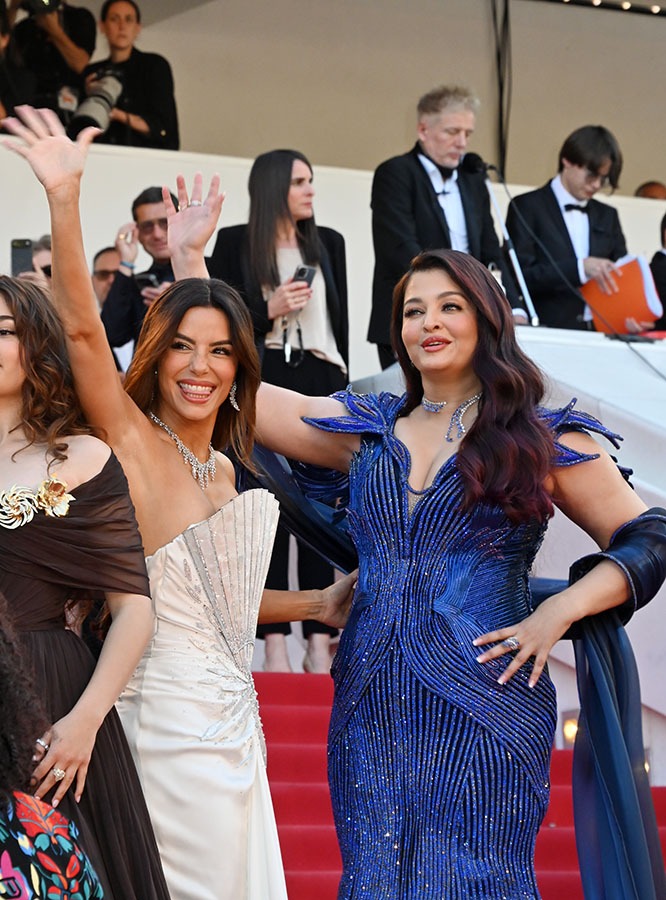 Eva Longoria et Aishwarya Raiqui se ressemble s'assemble