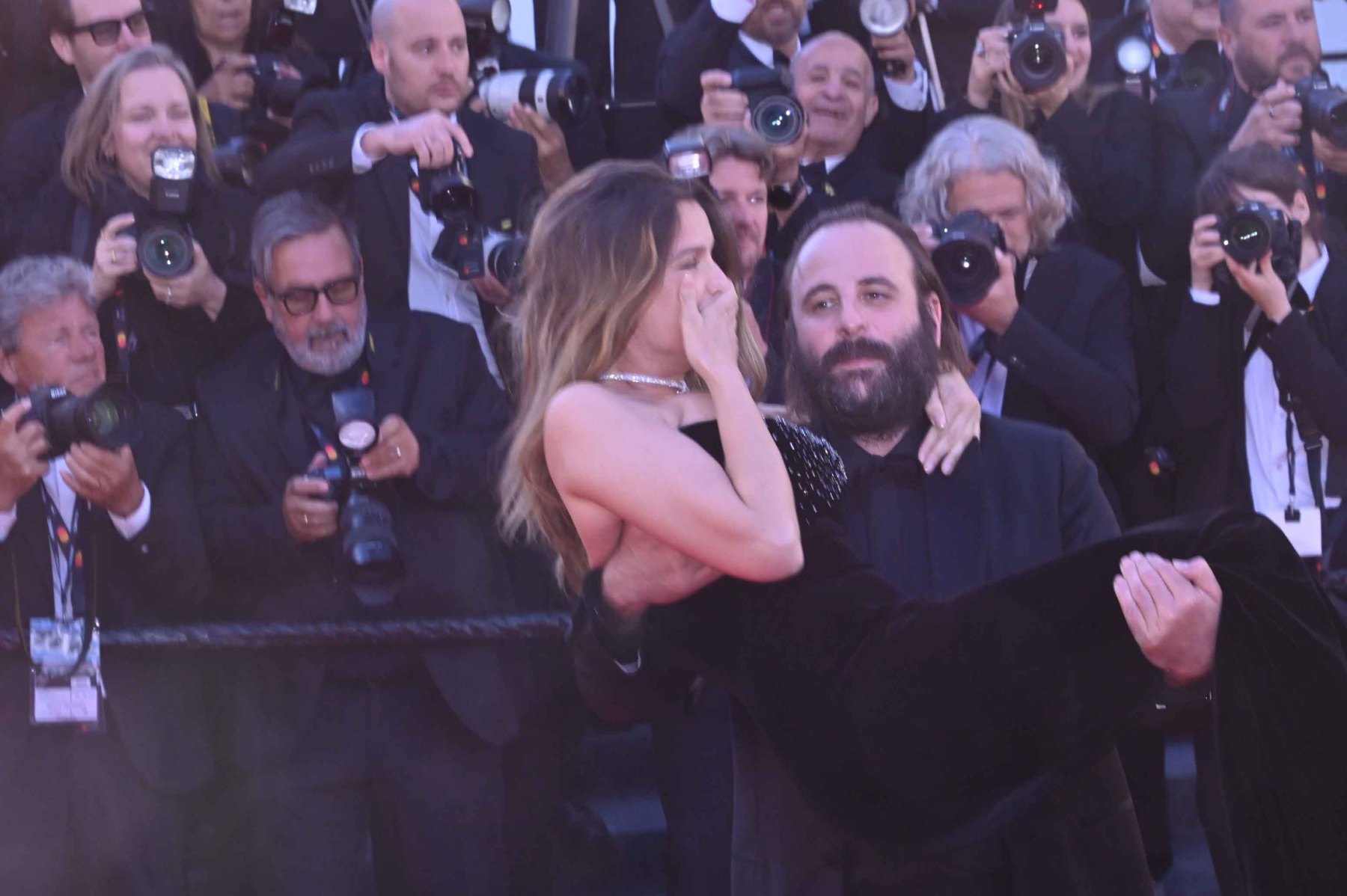 Il va pas oser faire ca se dit Laetitia Casta ! Si si pour ses beaux zyeux Vincent est capable de tout !!