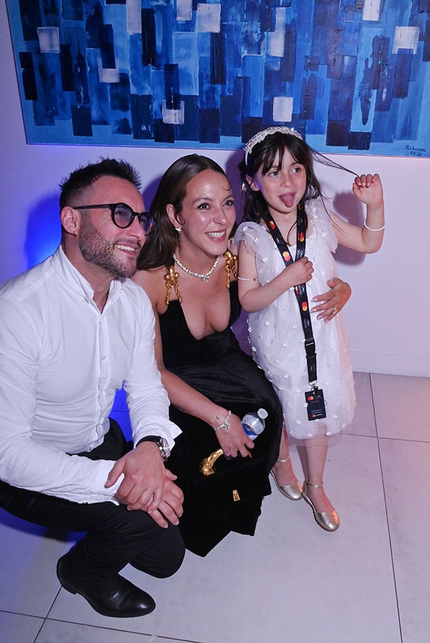 Geraldine Nakache « Si tu penses Bien » Party at Villa Pompadour l'actrice Monia Chokri ( M ) pose avec Youri Garfinkiel Le père de la facétieuse petite Thais qui joue sa fille dans le films (